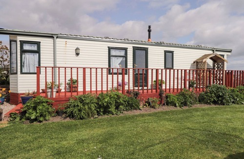 Lybster Cottage | THE CABIN, family friendly, with a garden in Lybster