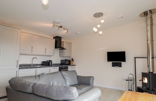 Lonmore Cottage | THE CABIN, romantic, character holiday cottage in Dunvegan