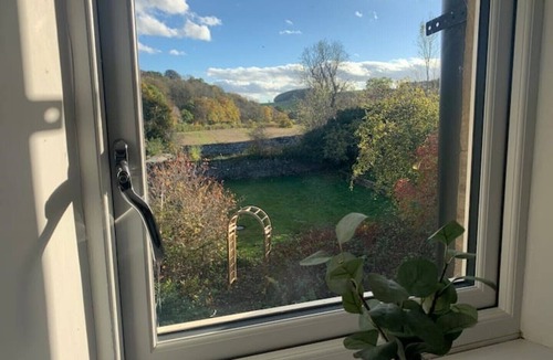 Cupar House | The Carthouse (Luxury 2 bed with private hot tub)