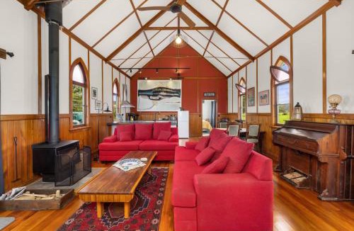 Broadwood Villa | The Chapel - Kohukohu