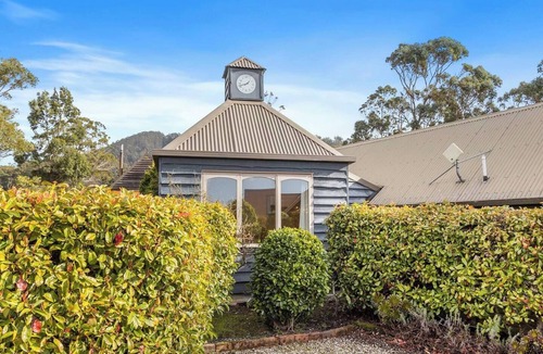 Kettering House | The Clocktower Serene Stay at Herons Rise Vineyard