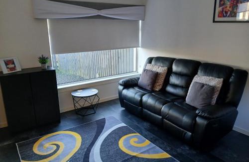 Coatbridge House | The Cottage - Hot Tub - nr Glasgow - self check-in