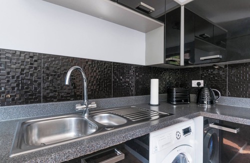 Muirhouse Apartment | The Cozy Atmosphere Lodge located just 3.5 miles away from the city center