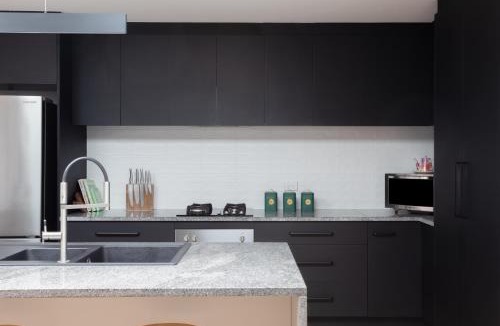 South Launceston House | The Crescent, a modern townhouse near LGH & parks
