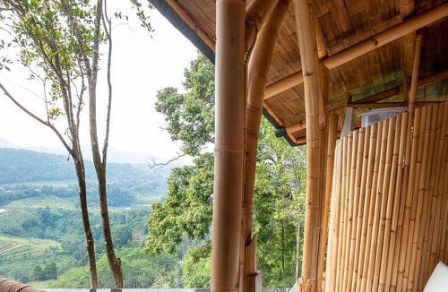 Klungkung Villa | The Floating Treehouse Villa By Avana - A Dreamy Treehouse with a View