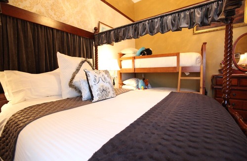 Devonport Bed & Breakfast | The Grand On Macfie