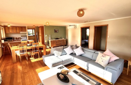 Coles Bay House | The Hazards Beach Escape - In the heart of Coles Bay.