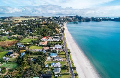 Onetangi House | The Hibiscus - Coast & Country