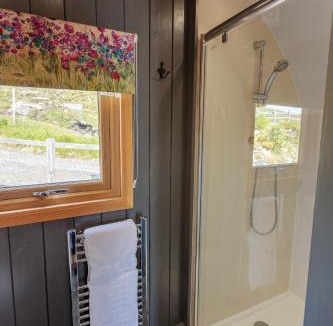 Ullapool Apartment | The Highland Bothies Glamping