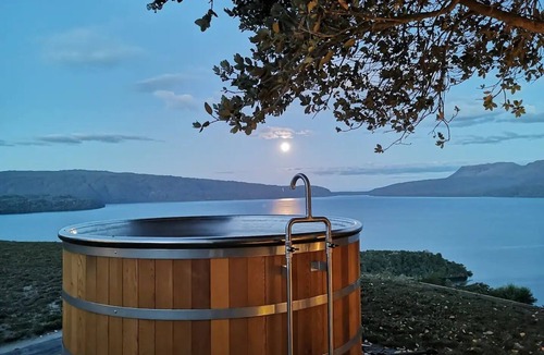 Lake Tarawera House | ~ the hunting huts~ a fresh take on the kiwi bach, perfect for 2 - 12 guests!n