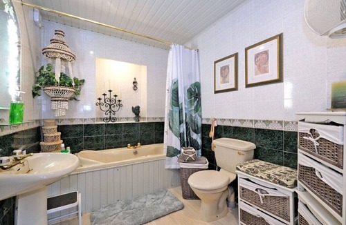 Central Aberdeen House | The Jays Guest House