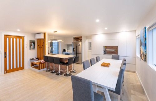 Waiheke Island Villa | The Kingfisher House - Oneroa
