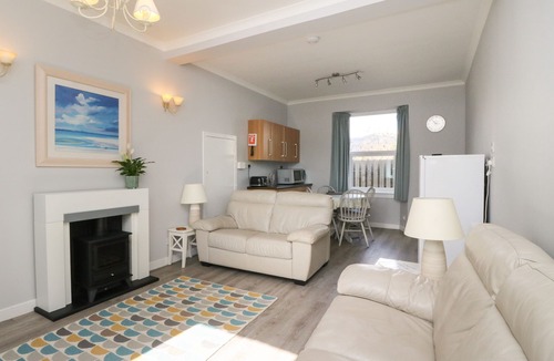 Taynuilt Apartment | THE KNOWE LOWER, pet friendly, country holiday cottage in Taynuilt