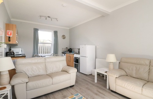 Taynuilt Apartment | THE KNOWE LOWER, pet friendly, country holiday cottage in Taynuilt