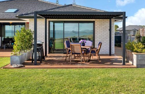 One Tree Point House | The Leading Light - One Tree Point Holiday Home