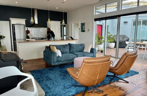 Mount Pleasant Bed & Breakfast | The Lighthouse - Free Breakfast with Stunning Mountain & Sea Views