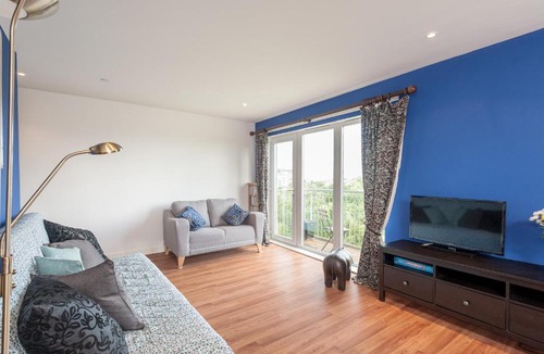 Restalrig Apartment | The Lochend Park View Residence No 2