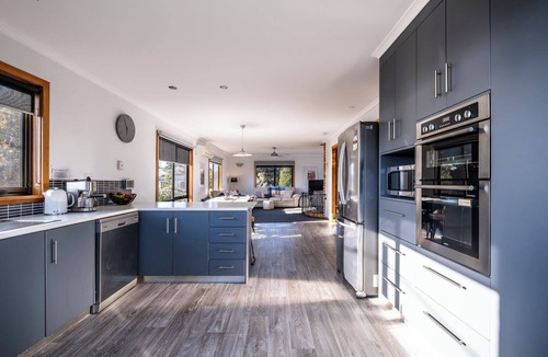 Coles Bay House | The Lookout - Freycinet Holiday Houses
