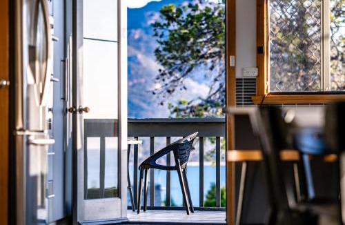 Coles Bay House | The Lookout ~ Large family house with views