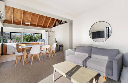 Frankton Apartment | The Lucas Room2 - Small Value Private Room