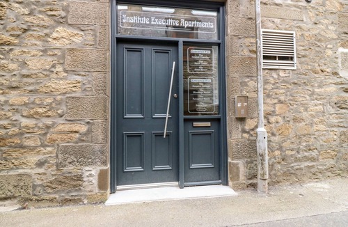Keith Cottage | THE MARRIAGE ROOM AT THE INSTITUTE EXECUTIVE APARTMENTS in Keith