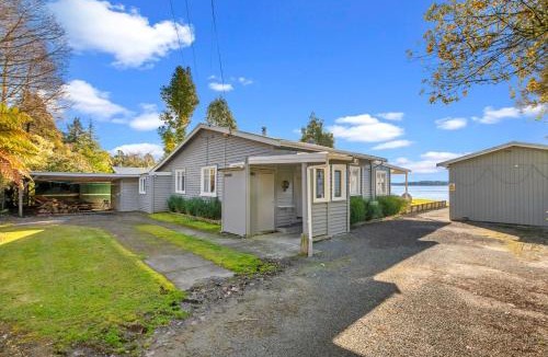 Rototai House | The Middle
