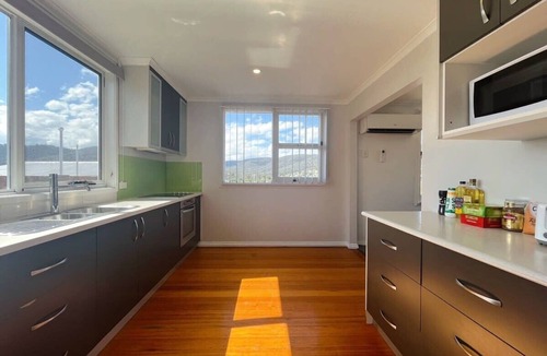 Risdon Vale House | The Mountain Riveting House at Risdon vale