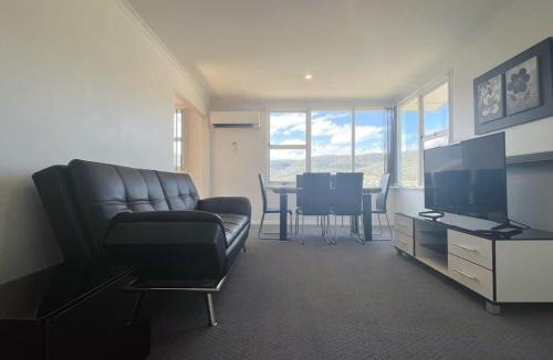 Risdon Vale House | The Mountain Riveting House at Risdon vale