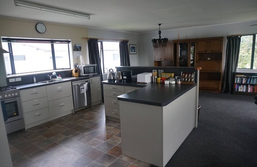 Gisborne House | The name "Vineyard Vista" reflects the setting of this property.