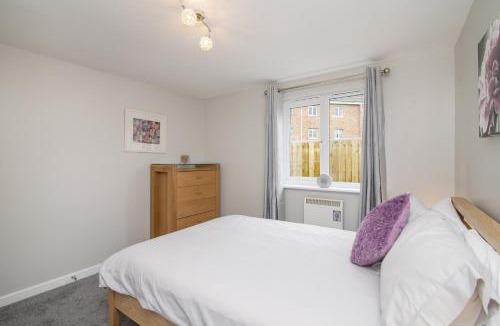 East End House | The Nelson - Spacious City Property and Free Parking