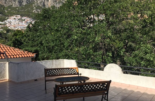 Voia House | The Oak House is located in a quiet environment, with panoramic sea view