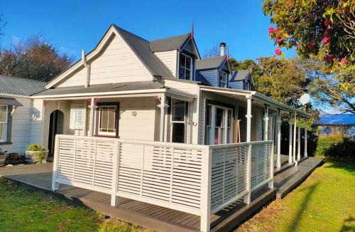 Featherston House | The Oaks- a beautifully appointed 1890s villa