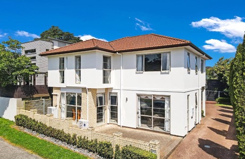 Flat Bush House | The Oasis