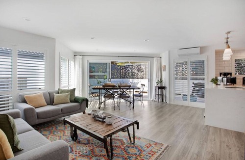 Takapuna House | The Oasis Home with Hot Tub and Parking