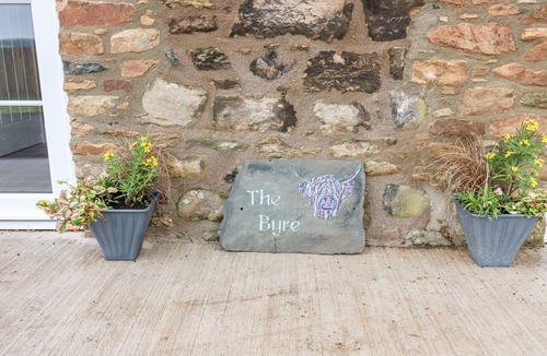 Jedburgh House | THE OLD BYRE, pet friendly, with open fire in Jedburgh