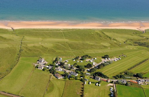 Brora Cottage | The Old Croft, 50 yards from Brora Golf Course and 2 minutes from the Beach