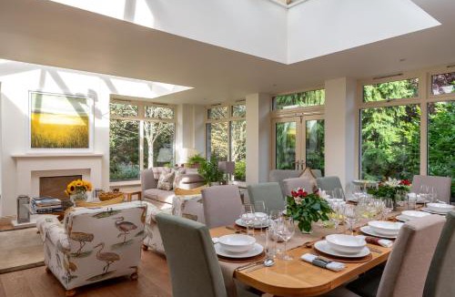 Dalkeith Villa | The Old Millhouse - Luxury Retreat with Sauna, Cold Plunge, Yoga & Swim SPA