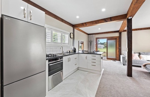 Hunua House | The Olde Store - Hunua Holiday Home