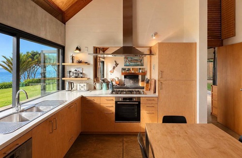 Onetangi House | The Pah - Elevated Onetangi Retreat with Sea Views
