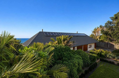 Onetangi House | The Pah - Elevated Onetangi Retreat with Sea Views