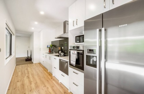 Greenhithe House | The Perfect Spacious 2BR Getaway-Netflix