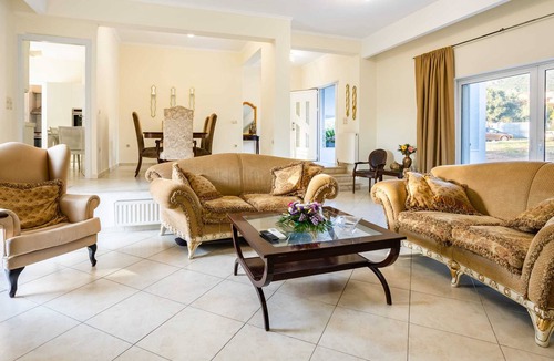 Kalamata Villa | The Perfect Suburban Getaway - Kalamata Luxury