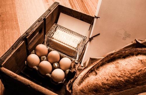 Broadmarsh Villa | The Picker's Hut - Luxury Farm Stay