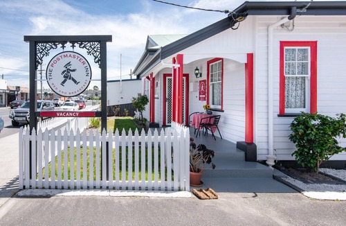 Smithton Bed & Breakfast | The Postmaster Inn Bed and Breakfast - Smithton R1 - Free Continental Breakfast