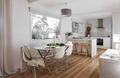 Strahan House | The Red Door Strahan