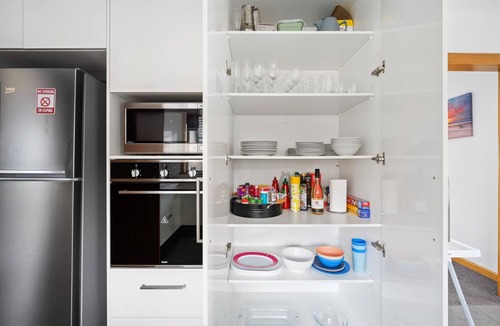 Warrane House | "The Residence" Sleeps 11, Ideal for Large Groups.