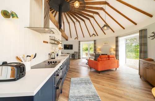 Dunkeld Cottage | The Roundhouse - a cottage that sleeps 2 guests in 1 bedroom