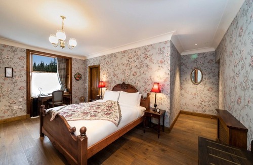 Invergarry Bed & Breakfast | The Rowanberry Suite is named after the Highlands distinctive Rowanberry trees.
