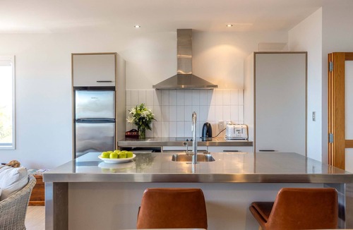Onetangi Apartment | The Sands Apartment 5 | Stay Waiheke