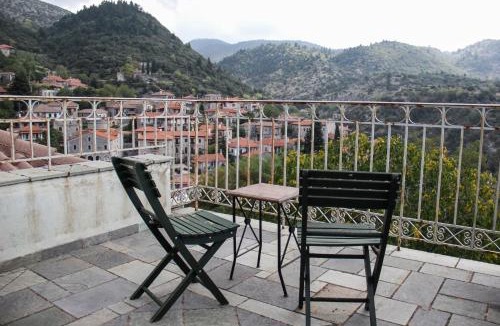 Trikolonoi Ski Chalet | The Stonehouse